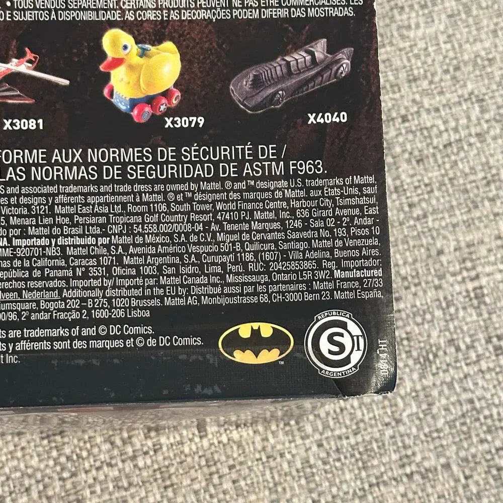 Hot Wheels The Penguin Duck Batman Returns WB 2011 DC Batman New on Card